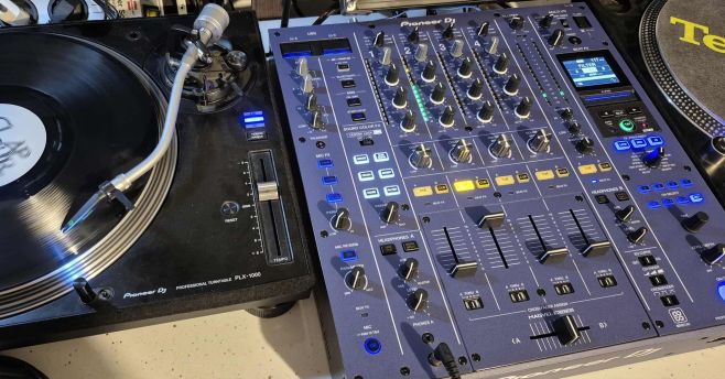 To DOTO vypadá a je prostě super! Asi nejkvalitnější polepy, co jsme kdy viděli. Taky už máte polepenou techniku? Hodíte...